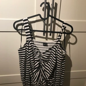 Tröja storlek s  - Randig tröja storlek s aldrig använd 100kr + frakt