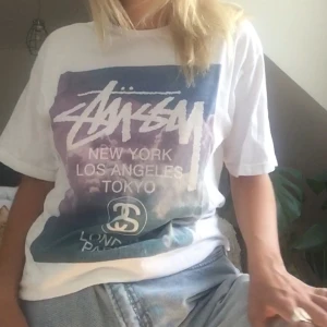 Over sized stüssy t shirt - En gammal going ska få en ny ägare. Den ligger mest och tar plats nu förtiden. 