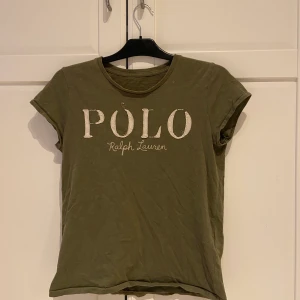 Ralph lauren - Mörk grön Ralph Lauren tröja! Köparen står för frakt annars möts vi i Göteborg/Kungsbacka!