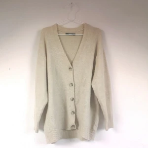 Kofta - En superfin kofta från BIK Bok🤩. Köpt för 400 säljer för 150. Jag kan frakta eller mötas i Stockholm :)  Buda! :) 