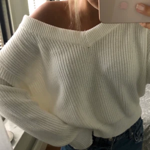 Tröja - Vit tröja som inte kommer till användning längre💕 superfin!