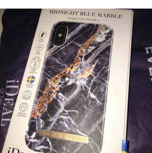 En helt ny iDeal of sweden skall  - Köpte nyss detta skal från ideal of sweden till iPhone X. Hade tagit fel storlek. Den är helt oanvänd har inte ens tagit ut den ur paketet. Den är äkta. 🥰frakten är nu inkluderat så går inte lägre💖