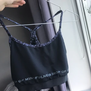 Sport-bh Xs - Sällan använda sport-bh XS första från drop of mindfulness andra från casell 