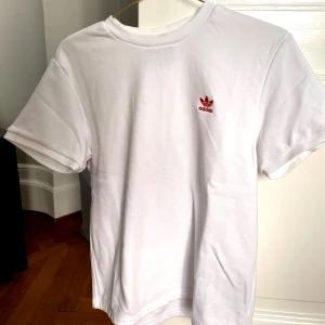 Adidas T-shirt size s - Adidas T-shirt in new condition 