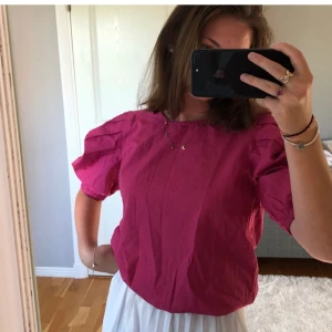 Rosa blus - Rosa blus från Nelly i storlek 36, passade tyvärr inte mig!:( 100kr inklusive frakt!😊