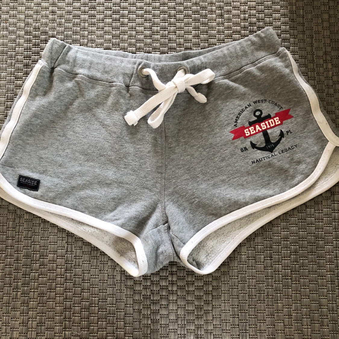 Grå mjukisshorts! - 90