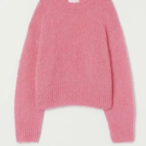 Stickad tröja - Super mysig tröja från hm. Slutsåld på deras hemsida. Den är i jättebra skick!