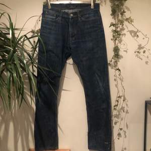 Vintage Stone island jeans köpta på loppis. Har ingen användning för de längre därför det låga priset. Om du har frågor eller vill ha fler bilder är det bara att Dma:) Priset är diskuterbart