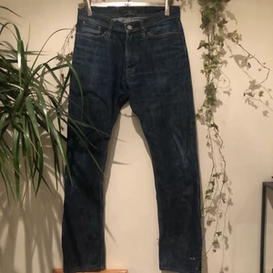 Stone island - Vintage Stone island jeans köpta på loppis. Har ingen användning för de längre därför det låga priset. Om du har frågor eller vill ha fler bilder är det bara att Dma:) Priset är diskuterbart
