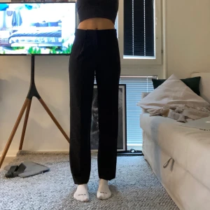 Nakd kostymbyxor  - Nästan oanvända kostymbyxor från nakd. Superbra kvalitet på materialet. Kan mötas i Halmstad annars står köparen för frakt, eller mötas Stockholm efter den 22/11