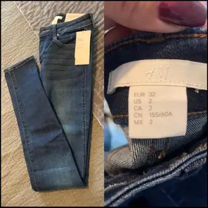 Jeans paket säljes i storlek 32/XS. Finns en svart till som nt finns med i bilder