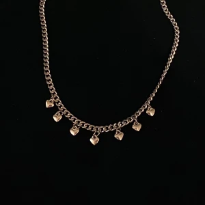 Halsband med hjärtan  - Handgjort halsband i silver💘 Frakt 11kr💞 Fler smycken på insta @sthlm.jewelry💘