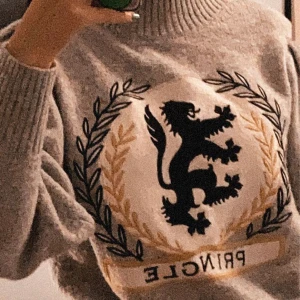 Stickat polotröja - Jätteskön mjuk stickat tröja i storlek 38. Ljusgrå 