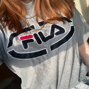 Fila t-shirt - grå t-shirt från fila, köpt på humana! köpare står för frakt!
