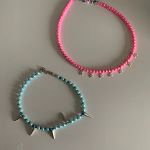 Pärlhalsband - 75kr styck eller 100kr tillsammans, använda 1 gång.💕