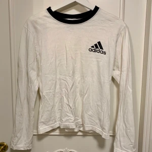 Adidas långärmad, S - Cool långärmad adidas i str S, köpt second hand 🙌 (swipe för mer info) 