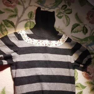 Stickad tröja - Oanvänd helt ny