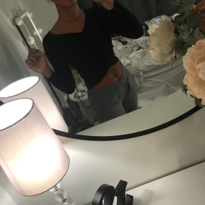 Hm - Säljer denna super gulliga tröja som jag aldrig har använt, super snygg till till exempel fester osv men den kommer ej till användning hos mig🦋🦋🦋frakt ingår ej!!!