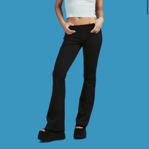 Unif control pants - Säljer mina as sköna low rise unif byxor då de var lite för långa för mig som är 164cm. Använda en gång så de är i nyskick. 