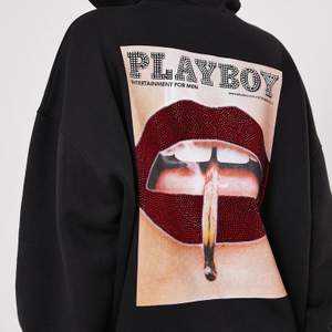 Intressekoll!! Funderar på o sälja min skitsnygga Playboy hoodie pga används ej. Använd fåtal gånger. Skriv privat vid intresse🖤 BUDGIVNING AVSLUTAS 17/11 21.00.             HÖGSTA BUDET: 395
