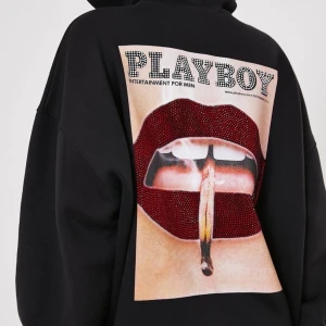 Playboy hoodie - Intressekoll!! Funderar på o sälja min skitsnygga Playboy hoodie pga används ej. Använd fåtal gånger. Skriv privat vid intresse🖤 BUDGIVNING AVSLUTAS 17/11 21.00.             HÖGSTA BUDET: 395