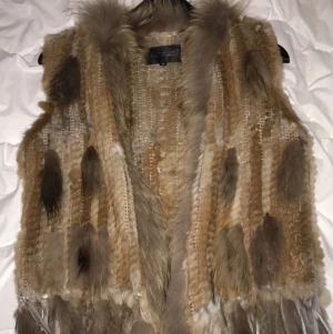 Äkta pälsväst  - Bra skick, använd ca 2 gånger 