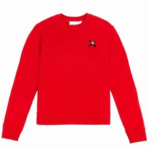 Axel Arigato Sweatshirt  - Säljer en röd as snygg Axel Arigato sweatshirt köpt här på Plick.😇 💙 Den är i väldigt fint skick och sparsamt använd. Storlek S.