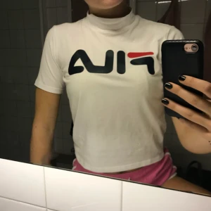  - stretchig i strl så passar XS-M. en äkta fila tröja köpt på weekday för 699kr nypris, aldrig använd så i bra skick! 