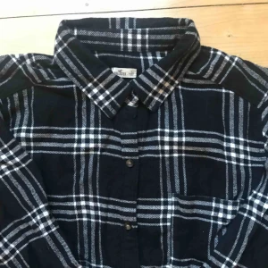  - Varm hollister skjorta