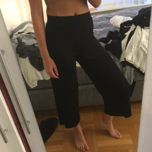  - Korta fladdrig byxor. Frakt ingår ej