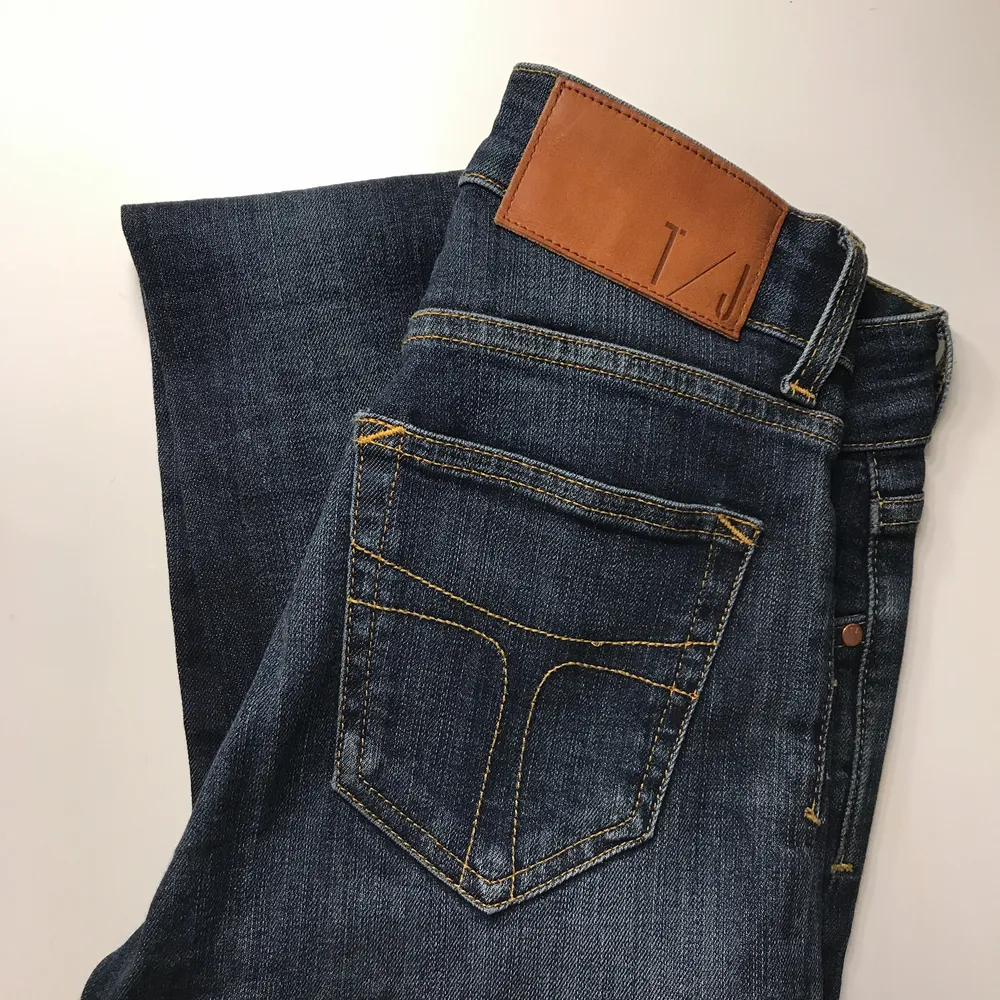 Helt nya jeans från tiger of sweden. Använda 1 gång så är i väldigt fint skick med en hög midja. ♥️ 1500kr nypris. Jeans & Byxor.
