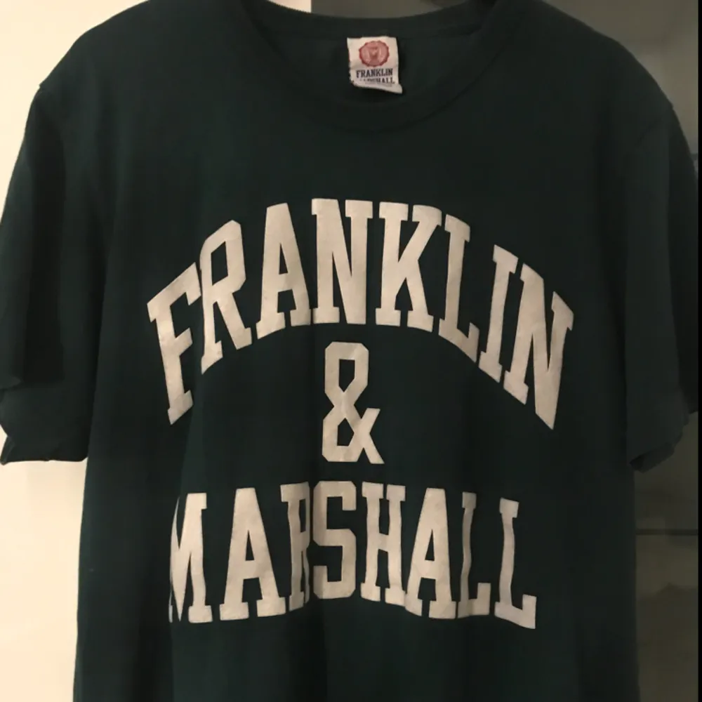 Franklin & Marshall t-shirt  Väldigt fint skick, använd fåtal gånger  Pm för fler bilder . T-shirts.
