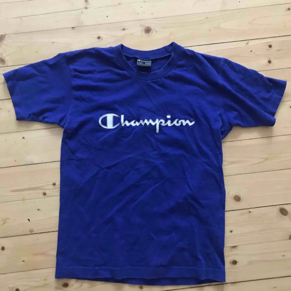 Champion t-shirt (köpt på humana). Skjortor.
