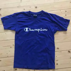 Champion t-shirt (köpt på humana)