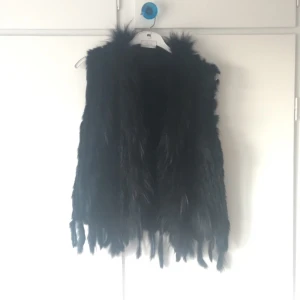  - Nästan oanvänd äkta pälsväst från hollies!