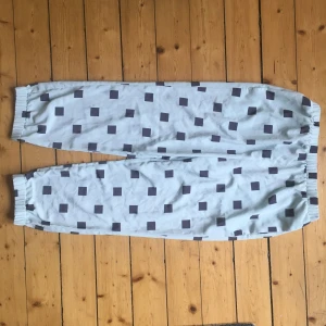  - Söta och coola oanvända byxor från Monki ☀️