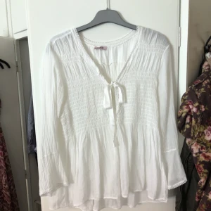  - Tessie blus, fint skick, knappt använd 