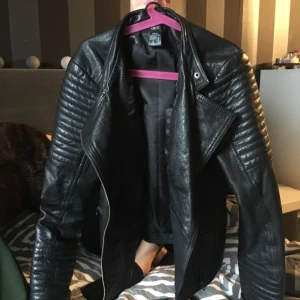  - Skinnjacka ifrån ellos använd endast 2 gånger