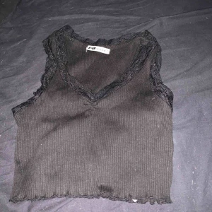  - Fin topp köpt på New Yorker. Bara testad så aldrig använd!!  25kr ink. Frakt 