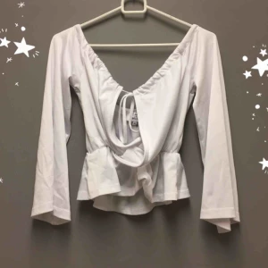  - Linn Ahlborg x Rebecka Stella tröja i storlek xs, använd några få gånger men i fint skick. 79kr plus 60kr frakt. 