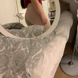  - Fina byxor från Gina tricot. Köptes för 500 kr och är knappt använda så är som nya! Köparen står för frakten❤️