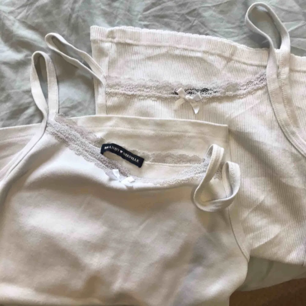 2 linnen från Brandy Melville. Köparen står för frakt 📦  . Toppar.