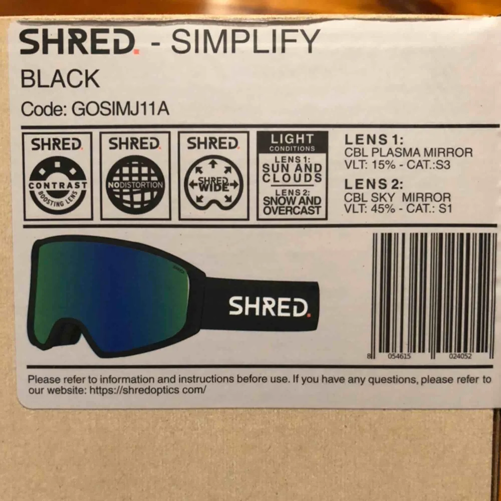 Helt nya, oanvända Goggles från märket Shred, årsmodell 2020, brett synfält, 2 linser. För stora för mig tyvärr. Ordinarie pris 2600kr.  Skickas med postnord, spårbar frakt 63kr eller hämtas upp i Åre. . Övrigt.