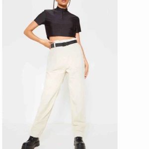  - Helt nya manchesterbyxor från Pretty Little Thing! Lappen är kvar! Pris kan diskuteras😊