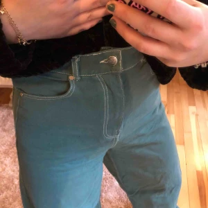  - Vida byxor från zara i typ turkos färg?? Jättesnygga men används ej