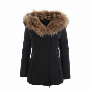  - Jättefin Hollies jacka som jag har fått så många komplimanger för, Nu är det tyvär dags att sälja den då den är för liten för mig. Jag har kvar Hollies bagen som jag köpte jackan i. Jag har tagit hand om jackan jättebra så den ser ut så gott som ny