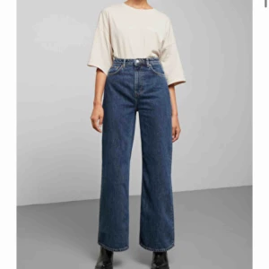  - Ascoola vida byxor från Weekday i modellen ACE💥är tyvärr för korta för mig som är 170cm☹️