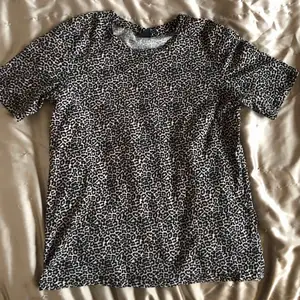 Jättefin leopard t-shirt från Gina. Använd många gånger men fortfarande i helt nytt skick!😘