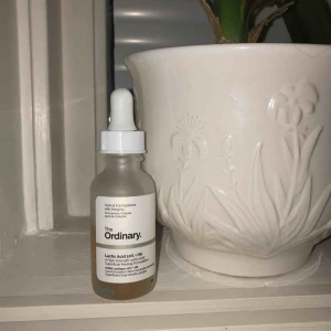  - Lactic acid 10% + HA från The Ordinary. Org pris 79kr exkl. frak. Ca 70% kvar, säljer då den ej fungerar för mig, frakt ingår💕