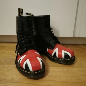 Dr Martens stl 38 - I fint skick! 